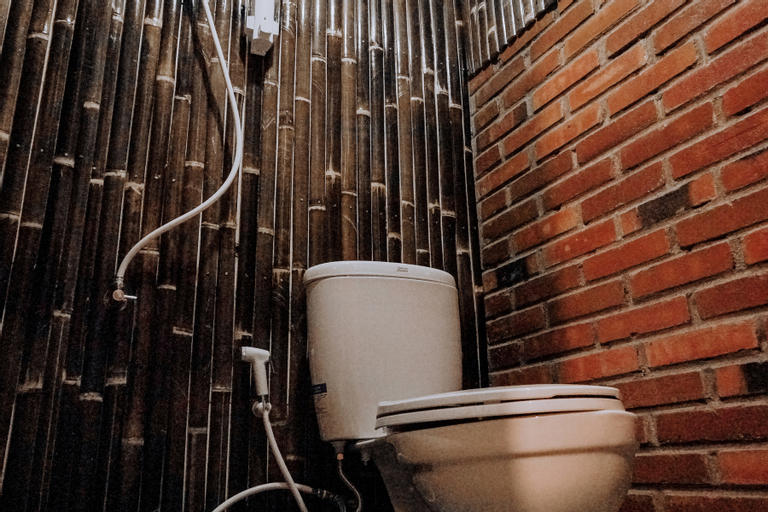 Bathroom 13