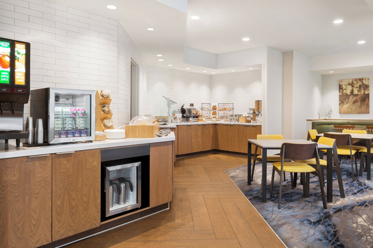 Food & Drinks 5, Fairfield Inn By Marriott Vacaville, Solano