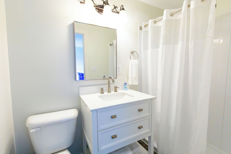 Bathroom 3, Anchor Bay Inn and Suites, Erie
