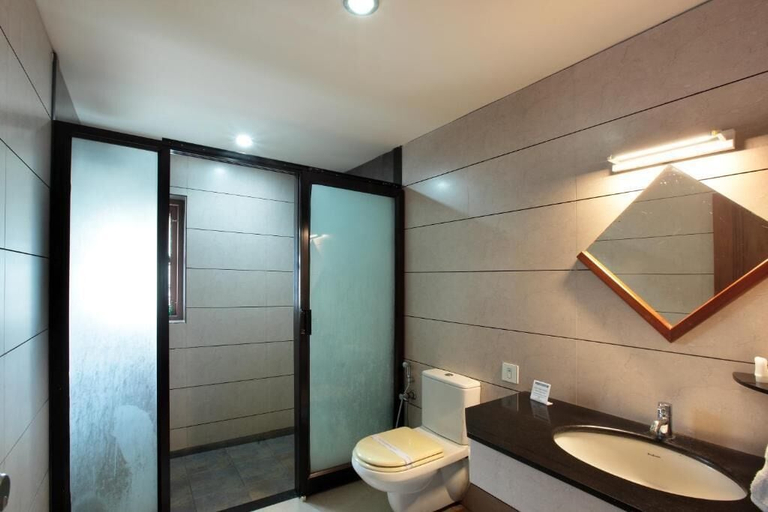 Bathroom 5, Pushpak Grande, Malappuram