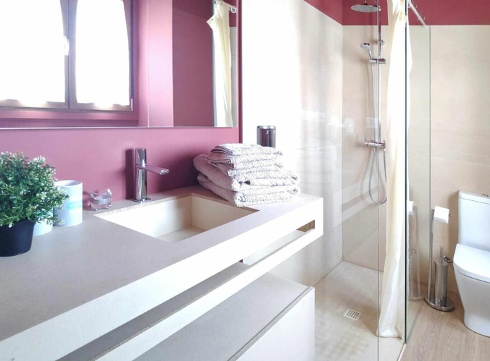 Bathroom 4, AG Casa Rural Carballo, jardin y playa a 14km, A Coruña