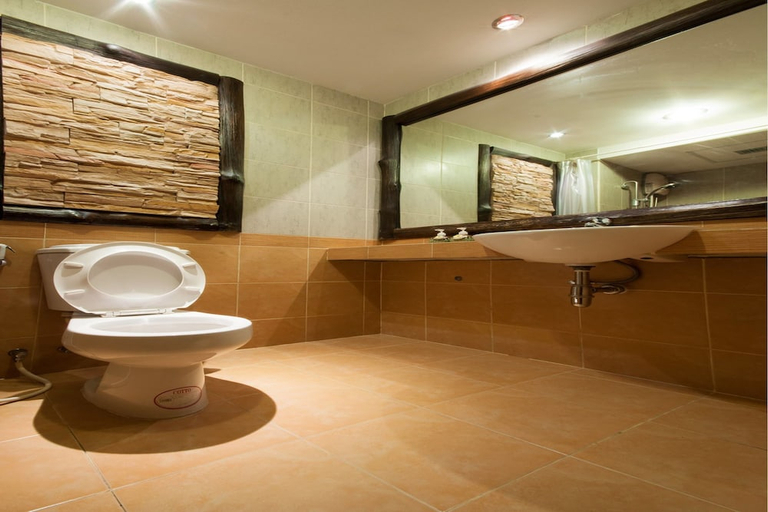 Bathroom 4, Sa-Bai-Dee Condo, Muang Chon Buri