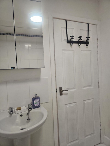 Bathroom 4, Seaside Haven Coastal Comfort 200m from the Beach, Kent