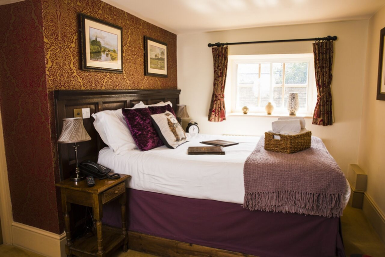 Bedroom 3, The Crown at Marnhull, Dorset