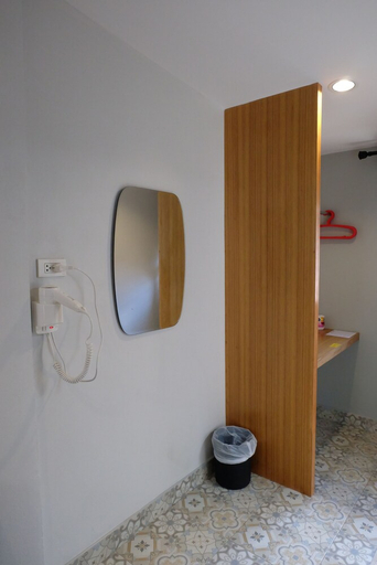 Bathroom 4, Warm Well Hostel Kanchanaburi, Muang Kanchanaburi