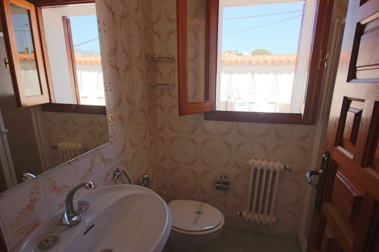 Bathroom 3, Only 100m to the Beach! Spacious Villa With Private Pool - 12 People, Alicante
