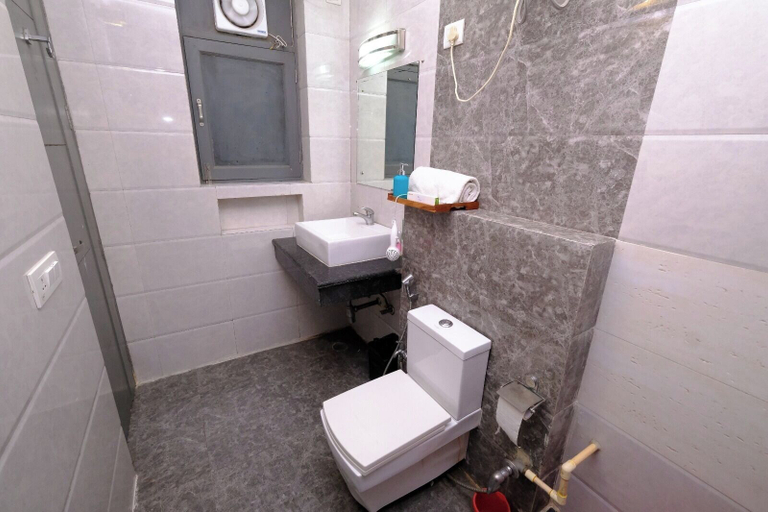 Bathroom 3, Lime Tree Premier Near Medanta Medicity, Gurgaon