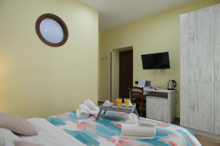 Bedroom 2, Megaride House, Napoli
