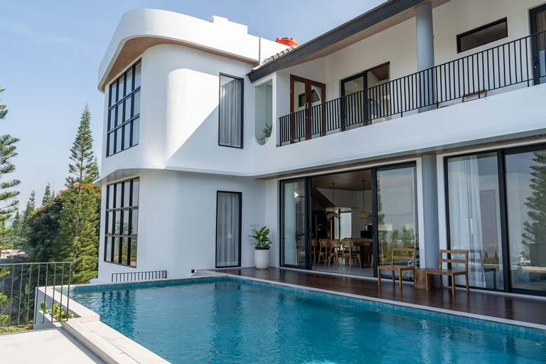 Sunset City View Villa 5 bedrooms with a private swimming pool, Bandung