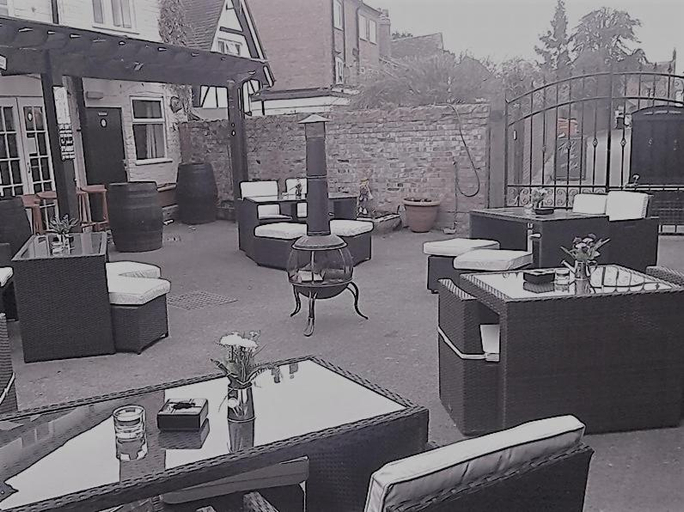 Others 5, The Queens Head, Warwickshire