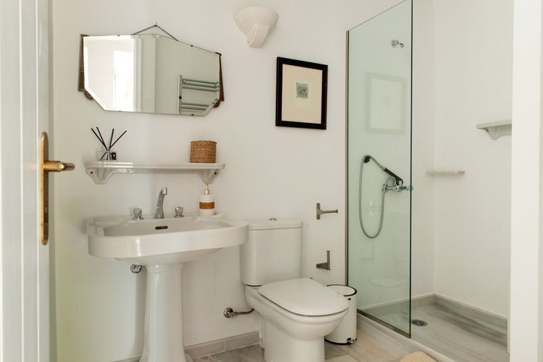 Bathroom 5, Montofoli Wine Estate, Central Greece