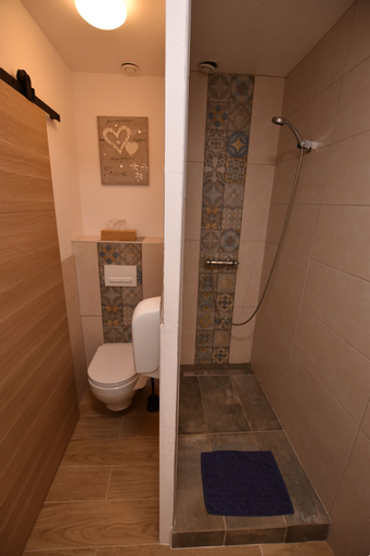 Bathroom 7