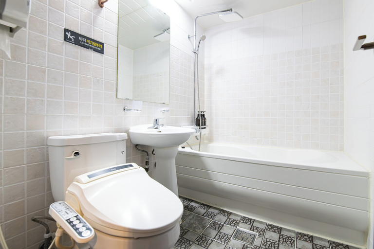 Bathroom 4, Gung Business Hotel Jeonju, Jeonju