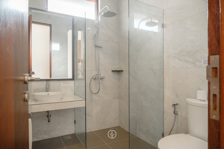 Bathroom 7