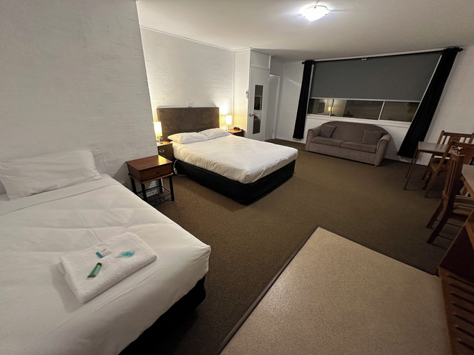Bedroom 2, Wedderburn Goldseeker Motel, Loddon - South