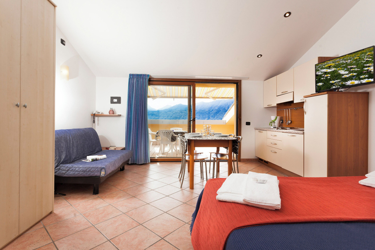 Bedroom 2, Taki Village Hotel, Verona
