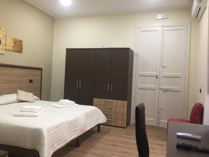 Bedroom 4, B&B Duomo Pizzo ApartHotel, Vibo Valentia
