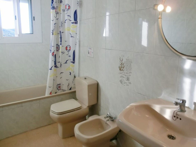 Bathroom, Villa in Vidreres - 104105 by MO Rentals, Girona