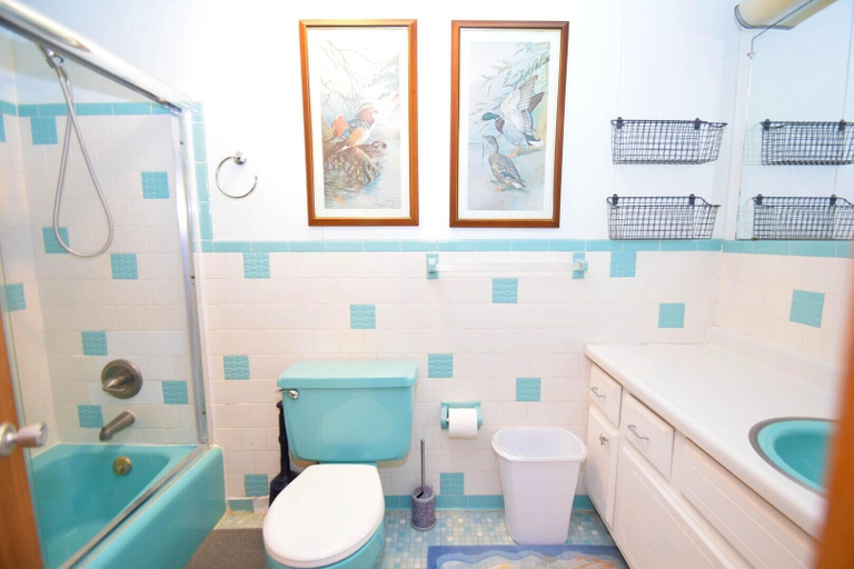 Bathroom 3, Sea Edge 3 3 Bedroom Townhouse by RedAwning, Worcester