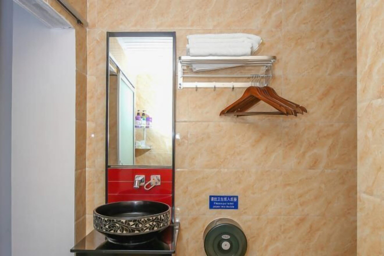 Bathroom 4, Yangshuo Xingping Our Inn-Near 20 Yuan Background, Guilin
