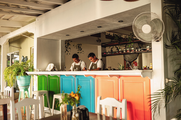 Food & Drinks 5, Hotel Santana, Flores