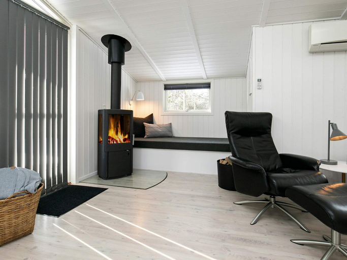 Others 4, Peaceful Holiday Home in Blavand Denmark With Terrace, Varde