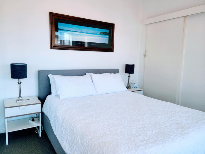 Bedroom 2, Zig Zag at Henley ~ BEACH ~ DINING ~ WiFi ~Airport, Charles Sturt - Coastal