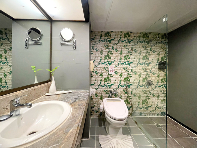Bathroom 5