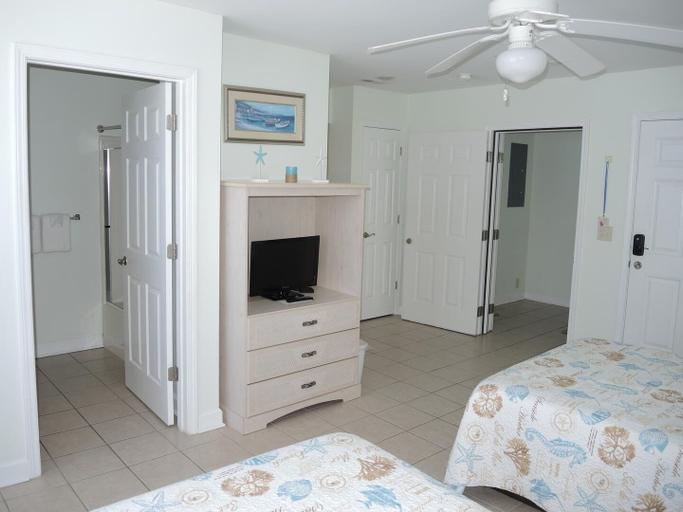 Room 2, Studio Villa 2307L with 27 Hole Golf Course Onsite by RedAwning, Brunswick