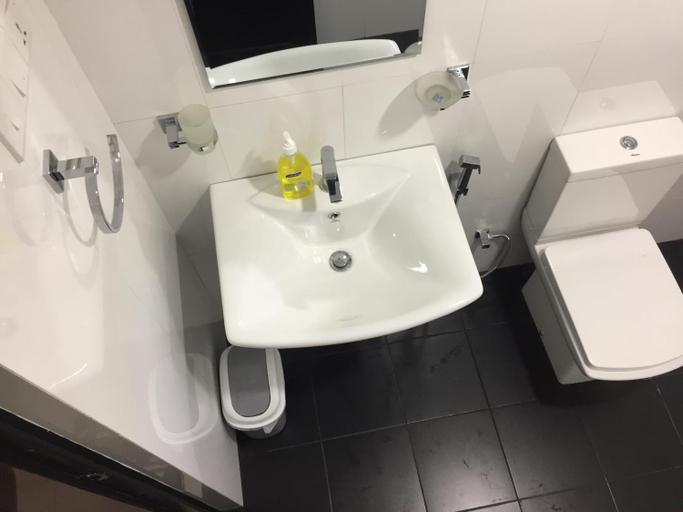 Bathroom 3, Kandyan Lounge, Yatinuwara