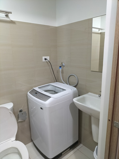 Bathroom 5, Shore2 Residences Tower2, Pasay City