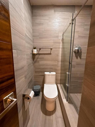 Bathroom 4, Kavalá, San Blas