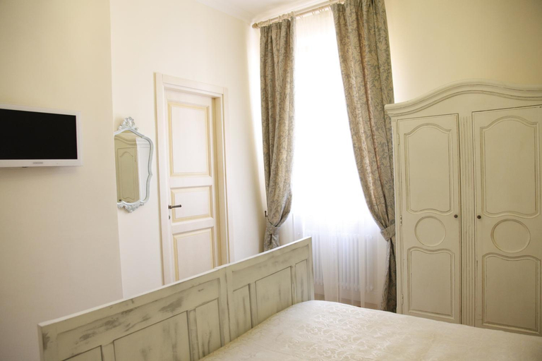 Others 3, Bed and Breakfast 30, Rome