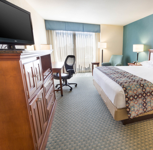Bedroom 3, Drury Inn & Suites Birmingham Lakeshore Drive, Jefferson