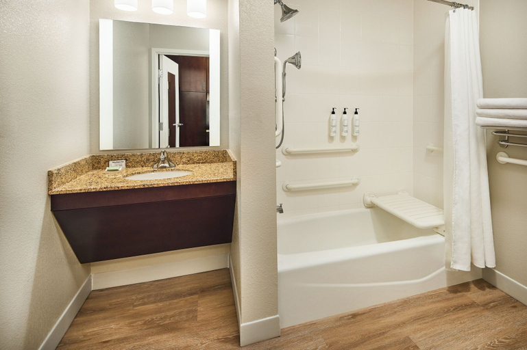 Bathroom 5, TownePlace Suites Garden City, Finney