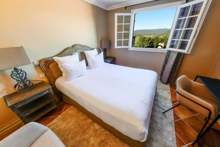 Bedroom 18
