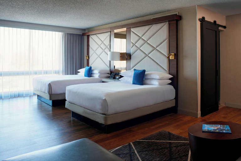 Bedroom 3, Kansas City Airport Marriott, Kansas City