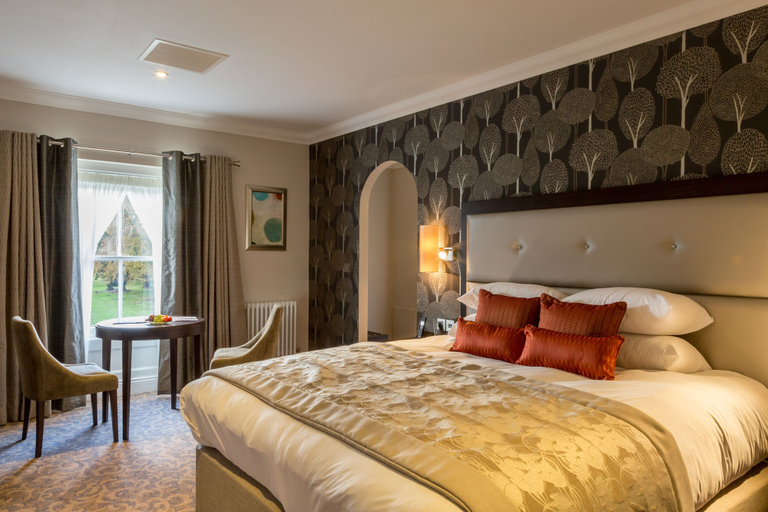 Bedroom 3, Oakley Hall Hotel, Hampshire