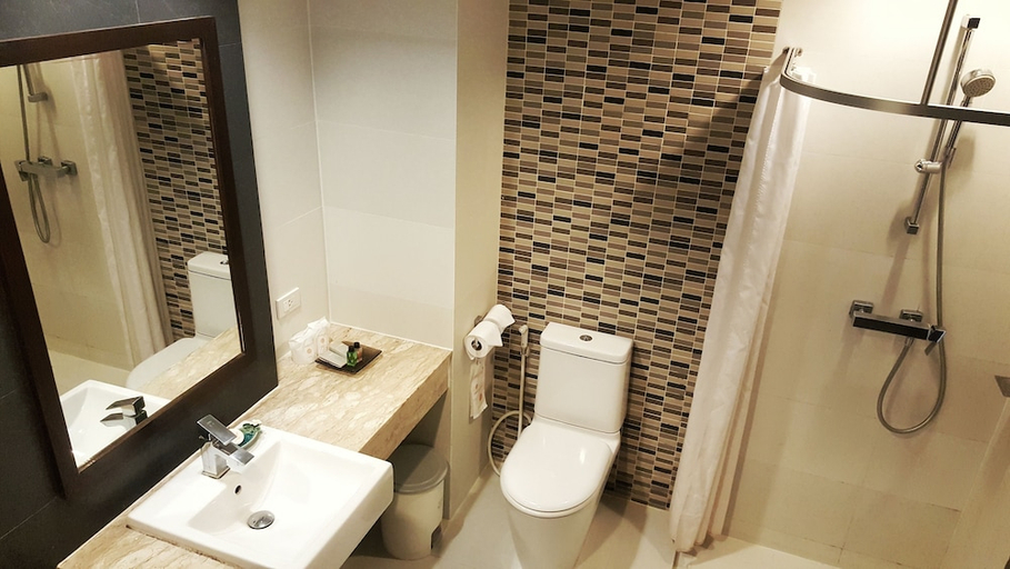 Bathroom 5, Aree Tara Resort, Mueang Krabi