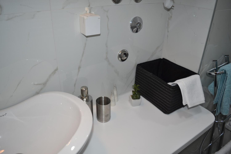 Bathroom 11