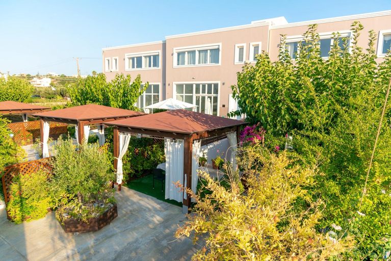 Exterior view 2, Luxury Suites in Stavromenos, Crete