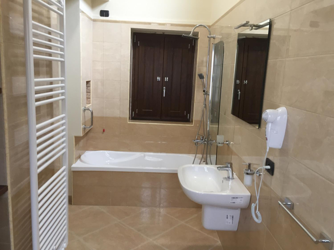 Bathroom 5, B&B Duomo Pizzo ApartHotel, Vibo Valentia