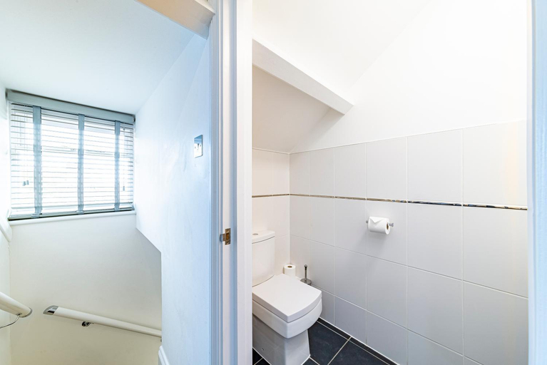 Bathroom 2, Greyfriars, Essex