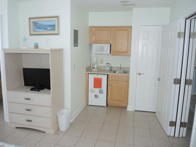 Private kitchen, Studio Villa 2307L with 27 Hole Golf Course Onsite by RedAwning, Brunswick