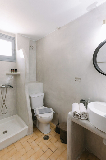Bathroom 5, Seven Grapes - Karterados, South Aegean