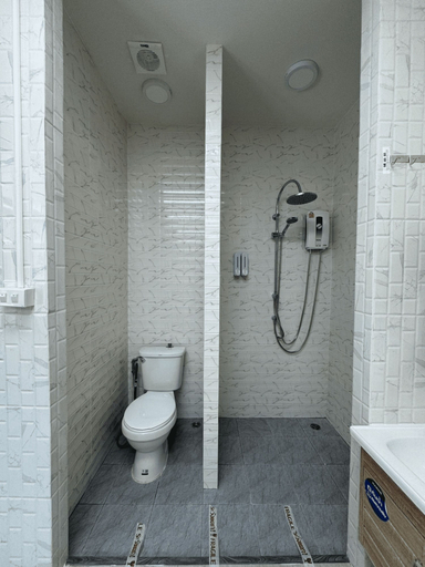 Bathroom 3, First Villa Life Hostel, Huai Kwang