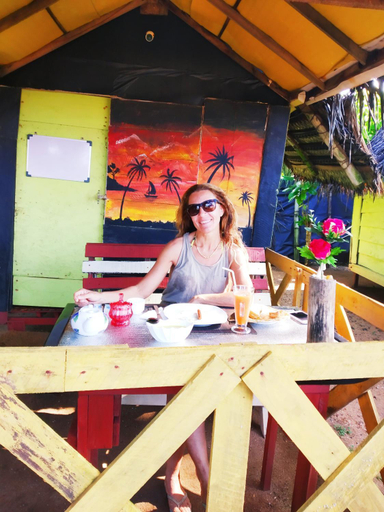 Others 3, Rosa Shashi Cabanas, Galle Four Gravets
