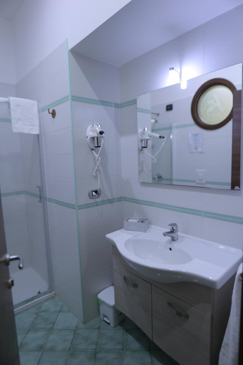 Bathroom 3, Megaride House, Napoli