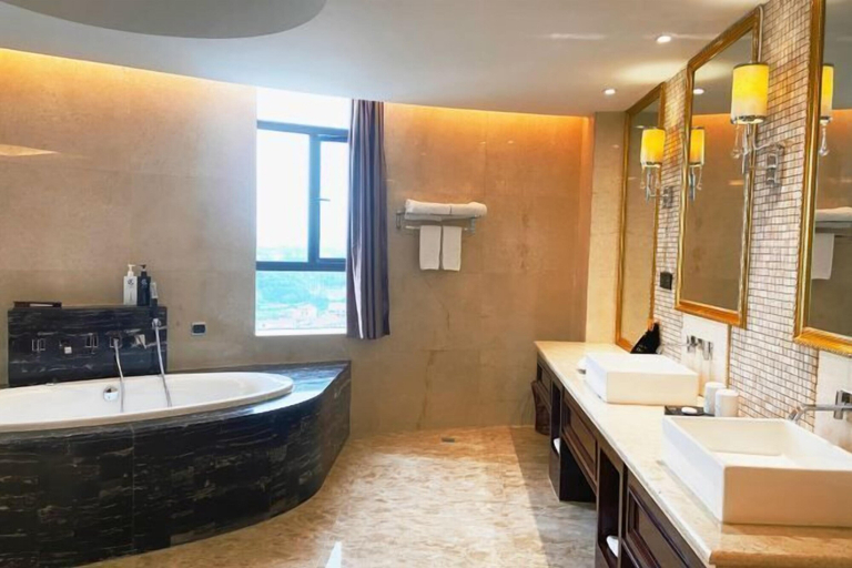 Bathroom 4, Silverhall Grand Hotel, Huanggang
