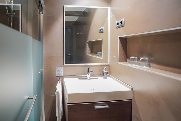 Bathroom 4, Hotel Constanza, Barcelona